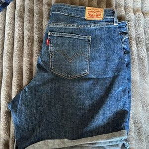 Levi’s plus size shorts